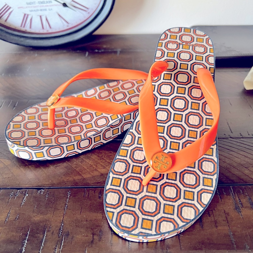 TORY BURCH 🏵 Cut-Out Wedge Flip-Flop in “Fresh Melon and Ballet Pink Octagon”